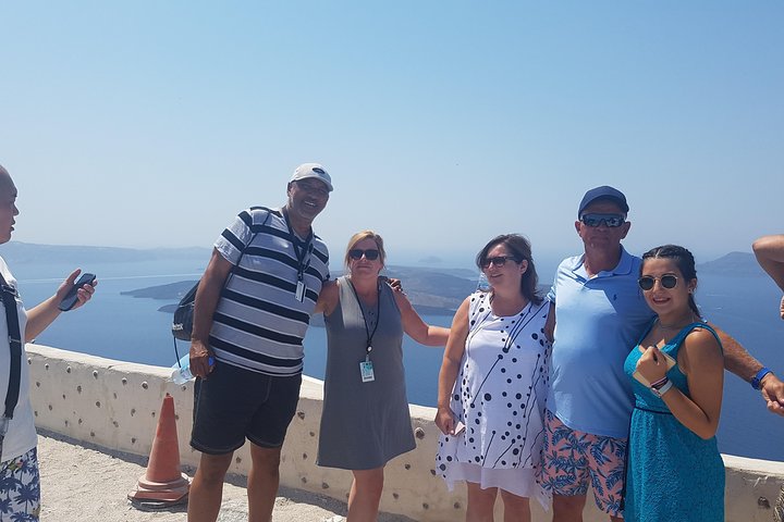 Santorini in a day - Image 1