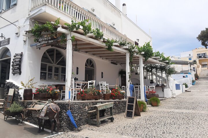 Santorini like a local: Discover local flavors by exploring the island! - Image 5