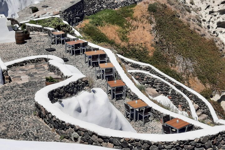 Santorini like a local: Discover local flavors by exploring the island! - Image 3