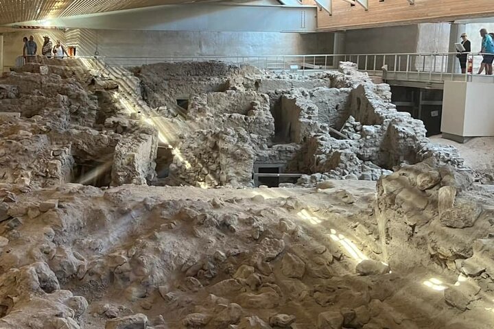 Santorini Private Tour with Akrotiri and Wine Tasting - Image 1