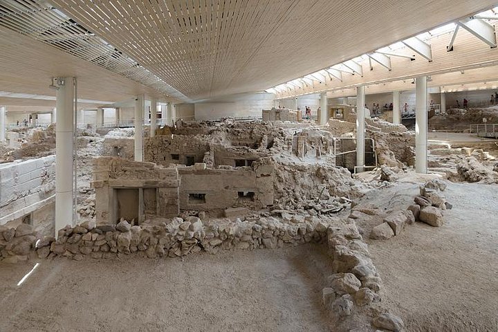 Santorini Shore Excursion: Private Tour of Oia, Fira and the Akrotiri Excavation - Image 3