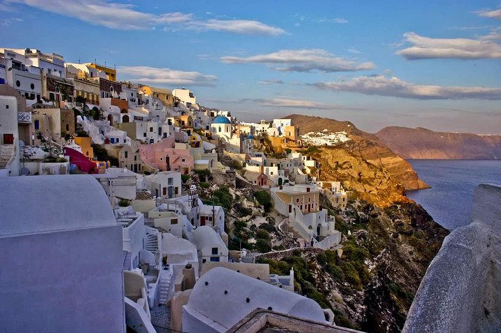 Santorini Shore Excursion: Private Tour of Oia, Fira and the Akrotiri Excavation - Image 1