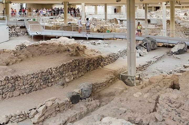 Santorini Shore Excursion: Private Tour of Oia, Fira and the Akrotiri Excavation - Image 4