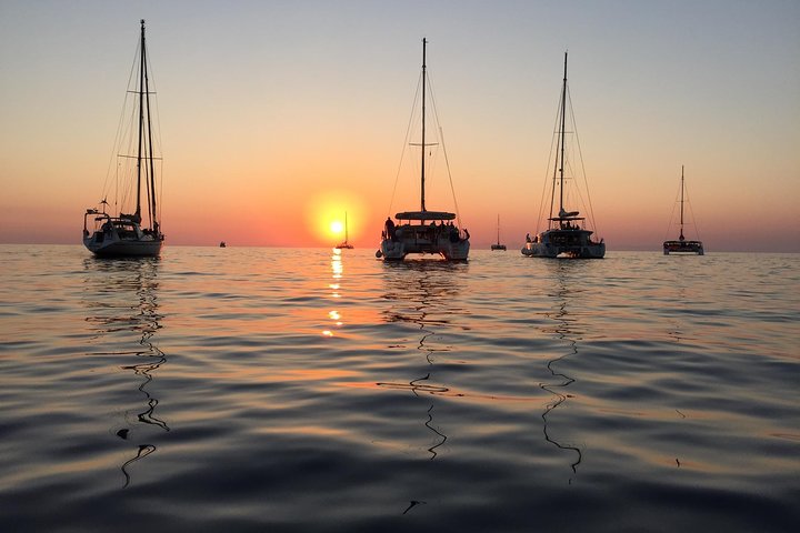 Shared Diamond Sunset Trip of Santorini via Hot Springs & White Beach - Image 1