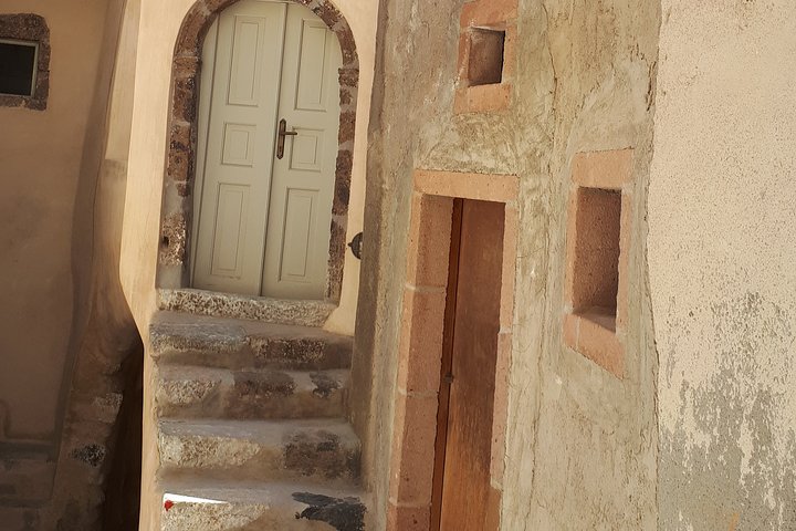 Tradional Villages of Santorini - Let the locals guide you - Image 1