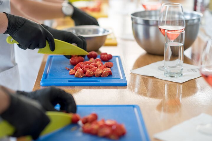 Traditional Kouzina Santorini Cooking Experience - Image 1