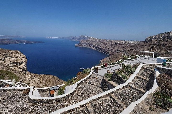 Wine Tour in Santorini with private guide, wine museum and tasting - Image 3