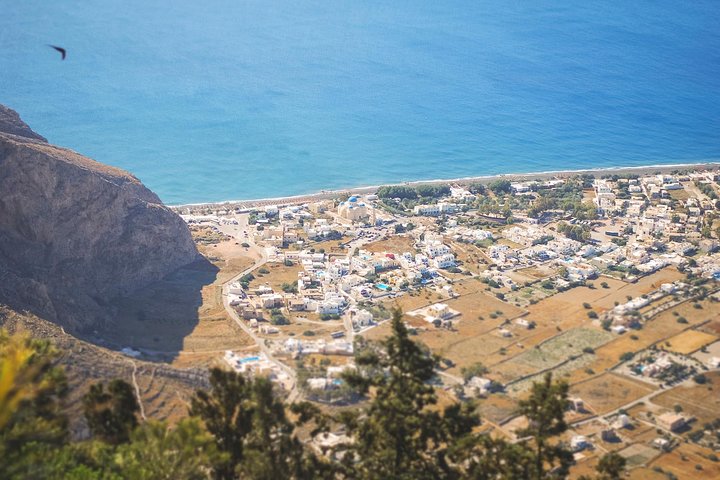Εxplore The Beaches Of Santorini - Image 2