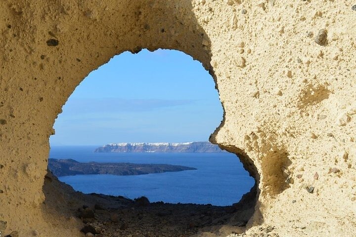 Εxplore The Beaches Of Santorini - Image 1