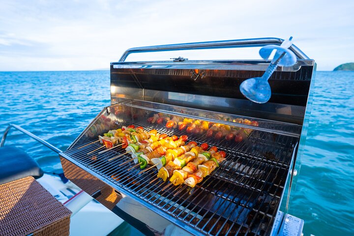 Private Boat Tour In Santos – Full Day With Barbecue and Drinks  - Image 3