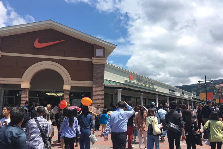 Private Car Mt Fuji and Gotemba Outlet in One Day from Tokyo - Image 2