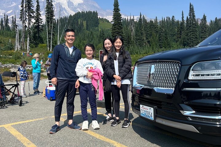 Mt Rainier Luxury Full day SUV ( lunch Included) - Image 4
