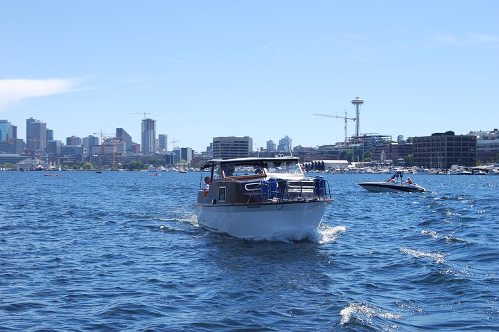 One-Hour Private Seattle Sightseeing Cocktail Cruise - Image 3