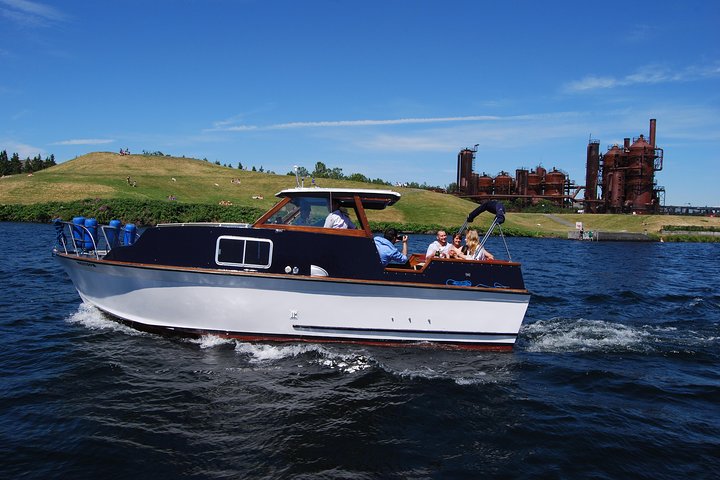 Seattle's Favorite Sightseeing and Cocktail Cruise - Image 3