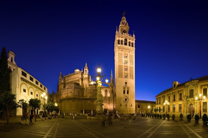 First time in Seville Introductory Private Tour - Image 2
