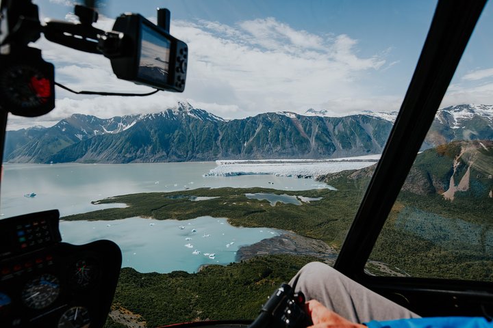Extended Bear Glacier Scenic Flight - Image 1