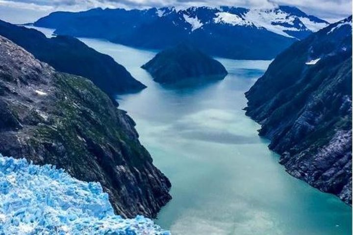 Extended Bear Glacier Scenic Flight - Image 4
