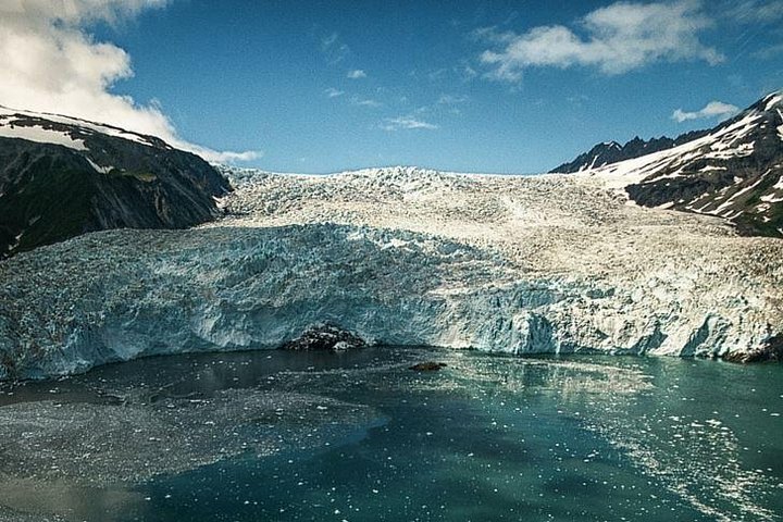 Extended Bear Glacier Scenic Flight - Image 3