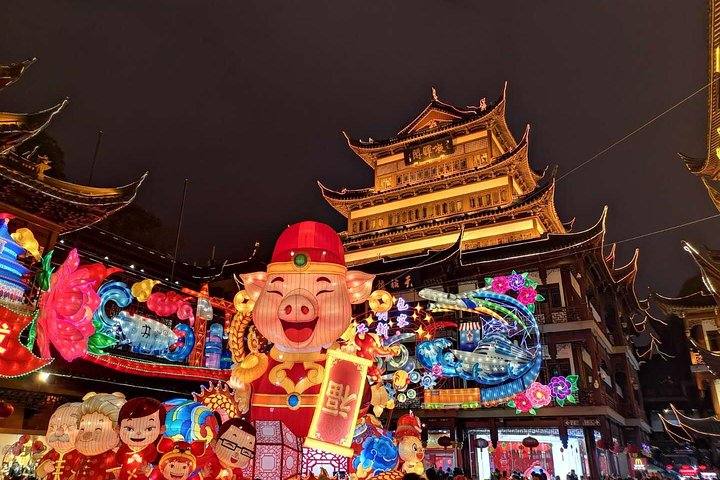 Private Evening Tour: VIP Huangpu River Cruise and Shanghai Lights - Image 5