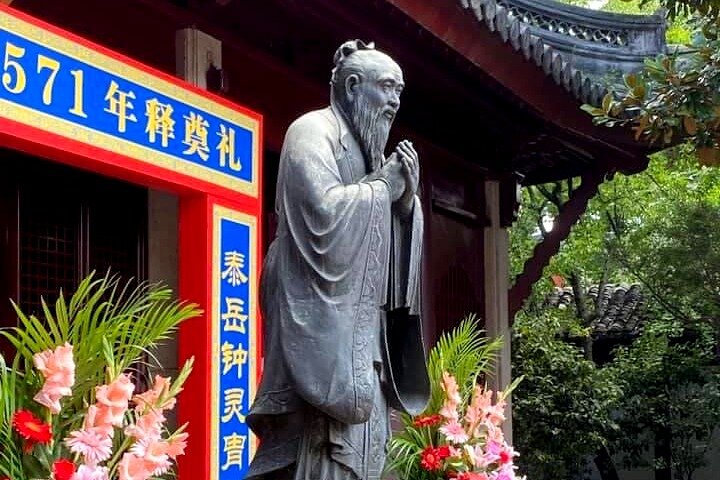 Private Half-Day Tour: Amazing Highlights of Old Shanghai - Image 5