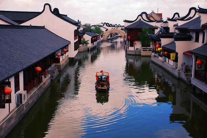 Private Shanghai Layover Tour to Zhaojialou Water Town with City Highlights - Image 1