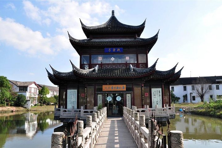 Private Shanghai Layover Tour to Zhaojialou Water Town with City Highlights - Image 4