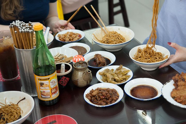 Private Shanghai Shore excursions with Food Tasting and Shopping in Local market - Image 2