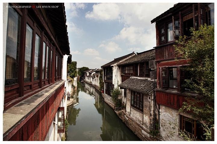 Private Shore Day Tour with Shanghai City Highlights and Zhujiajiao Water Town - Image 2