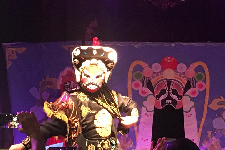 Private Tour: Experience Precious Ear Treatment,Dinner with Face-changing Show - Image 4
