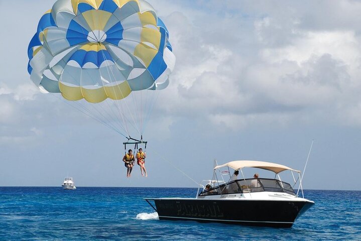 Parasailing off the coast of Sharm el Sheikh - Image 4