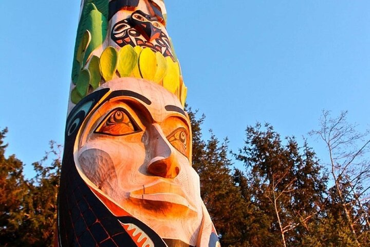 Guided Walking Tour in Totem Park | NATIONAL PARK - Image 2