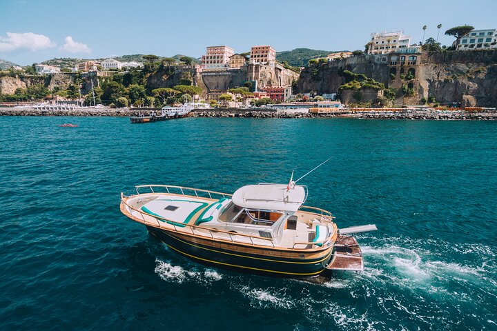 Amalfi Coast Private Boat Tour from Sorrento, Positano or Naples - Image 2