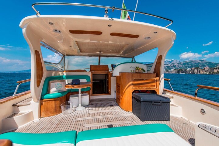 Amalfi Coast Private Boat Tour from Sorrento, Positano or Naples - Image 4