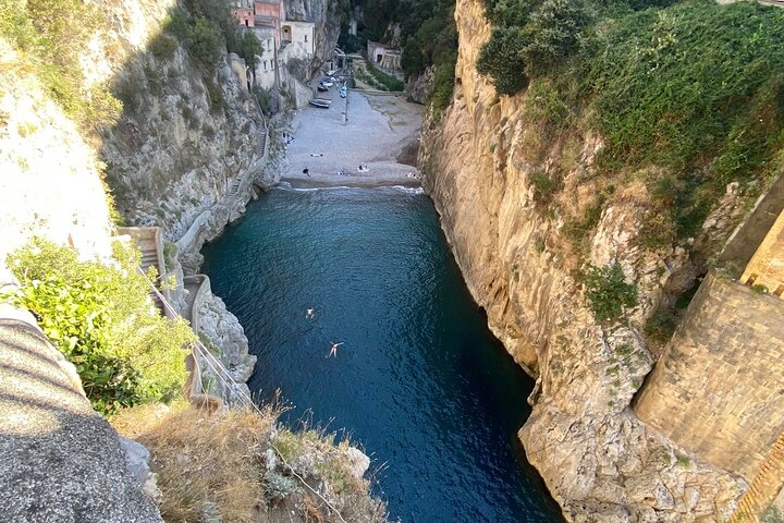 Amalfi Coast Private Day Tour with English speaking driver - Image 4