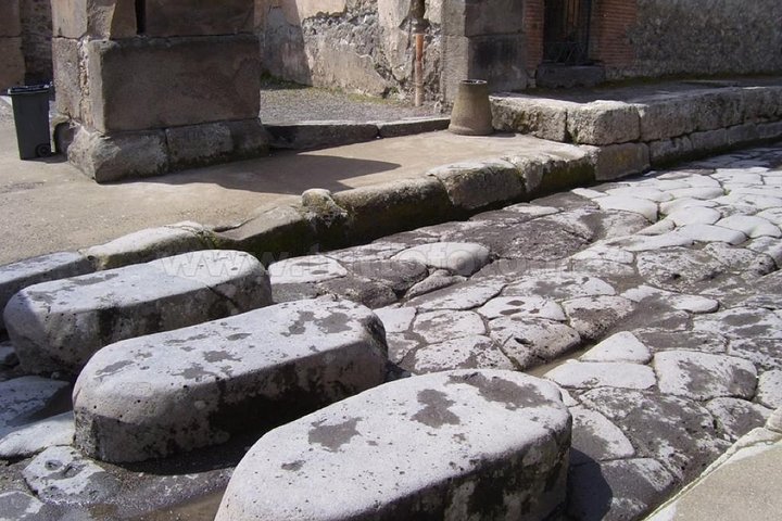 Archaeological site of Pompeii and mount Vesuvius  - Image 2