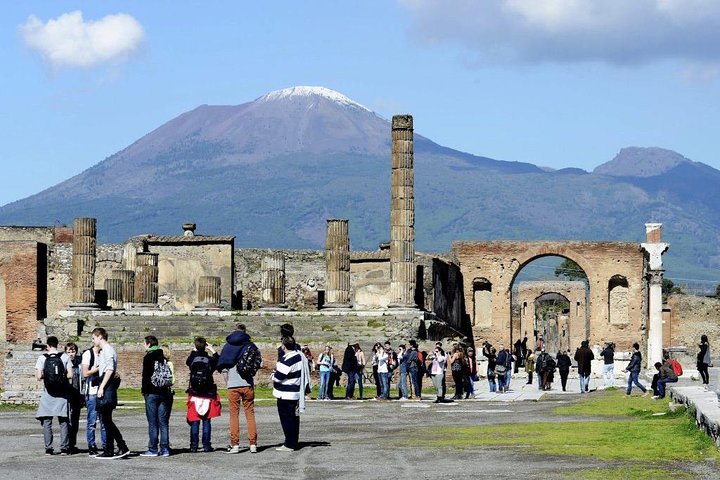 Archaeological site of Pompeii and mount Vesuvius  - Image 3