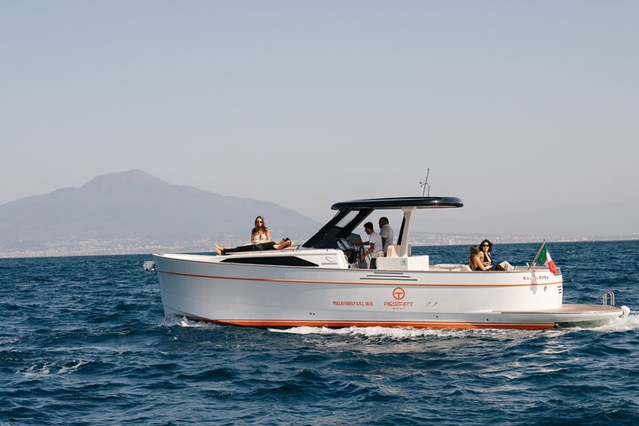 Capri boat tour with Luxury Gozzo Apreamare 35ft - Image 1