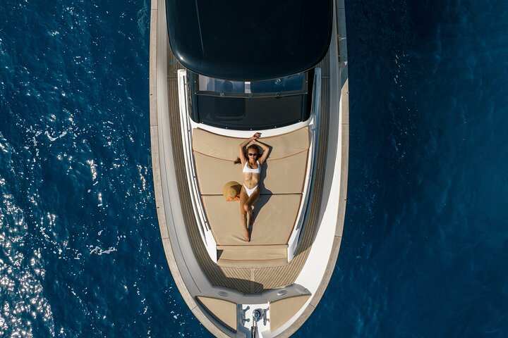Capri boat tour with Luxury Gozzo Apreamare 35ft - Image 4