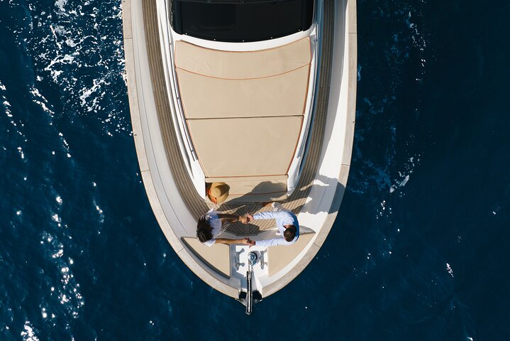 Capri boat tour with Luxury Gozzo Apreamare 35ft - Image 2