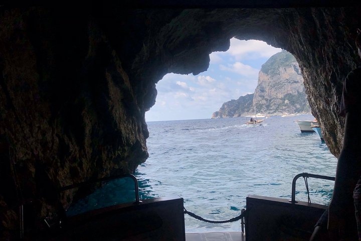 Capri day & night small group tour with aperitif - Image 3