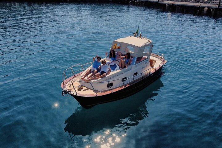 Capri Tour Unforgettable day on a boat in Capri - Image 3
