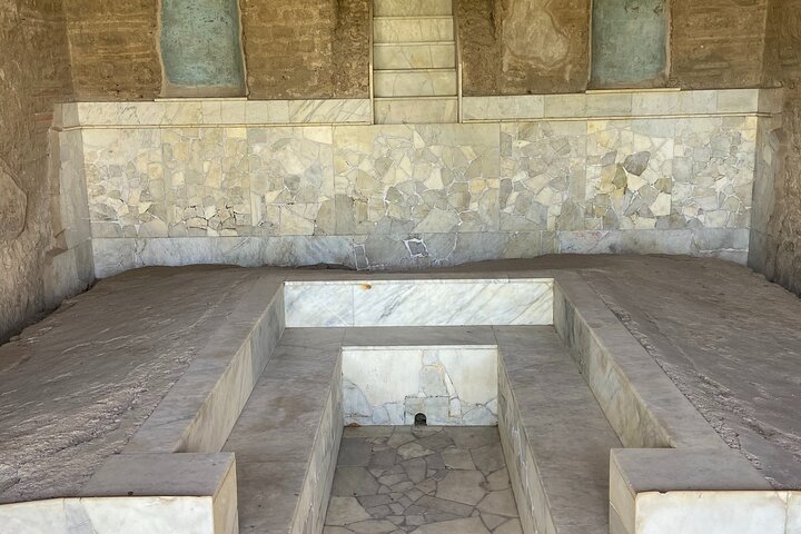 Exclusive Half-Day Tour in Pompeii with skip the line tickets - Image 5