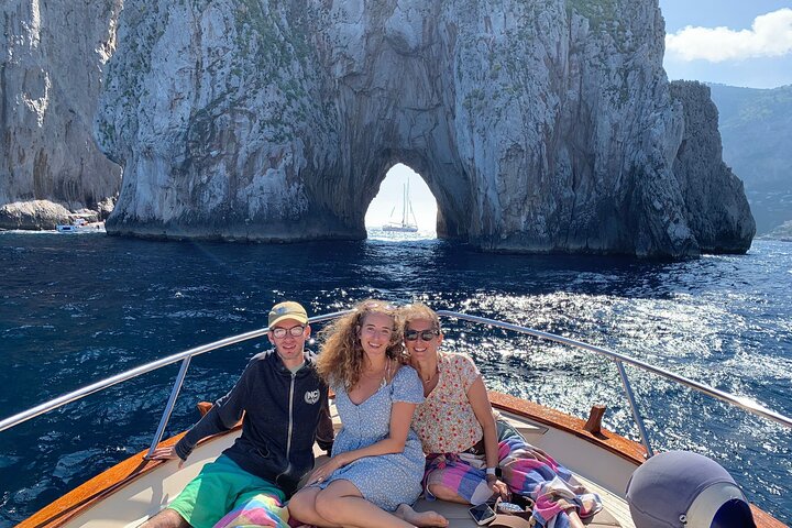 Full Day Private Boat Tour of Capri - Image 4