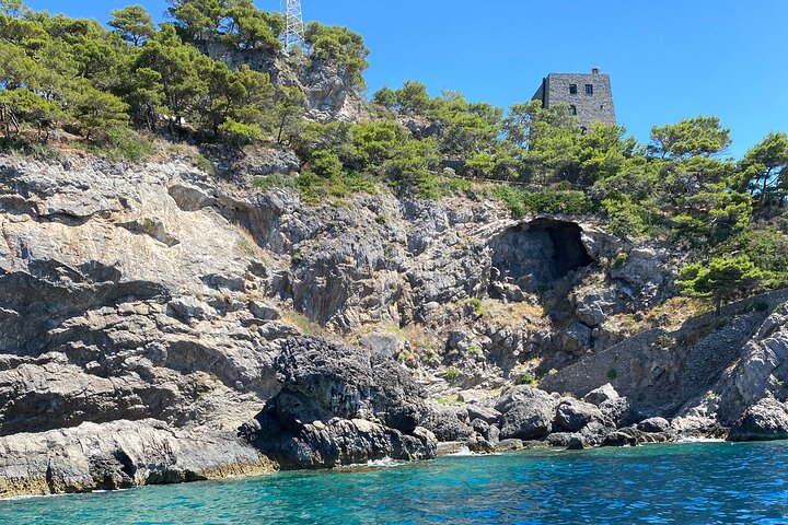Full-Day Private Guided Boat Tour in Amalfi - Image 2