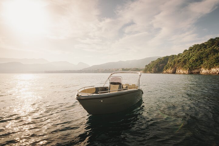 Full Day Private Tour from Capri to Sorrento in a Speedboat - Image 2