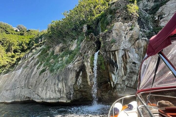 Guided boat tour of the Amalfi Coast from Sorrento - Image 4