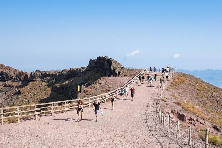 Little Group Volcanic and Archaeological with private guide and ... Neapolitan lunch - Image 2