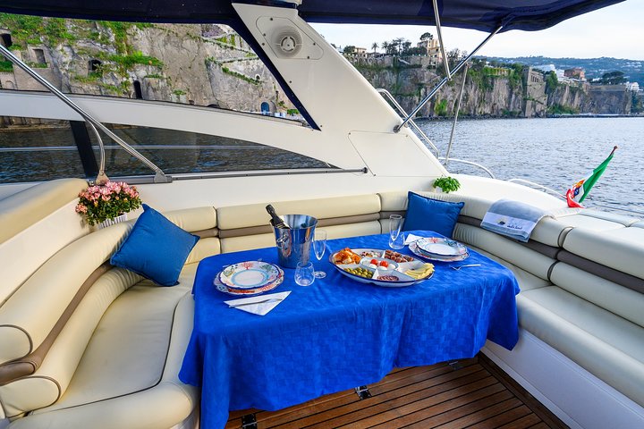 Mini Cruise Capri and Amalfi Coast - Image 3