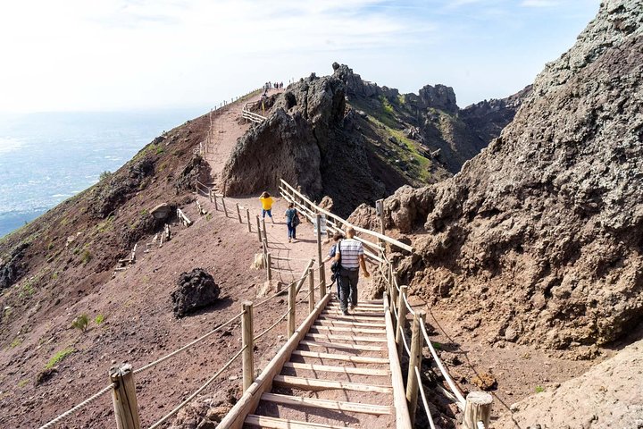 Mount Vesuvius & Wine Tasting with Lunch Private Tour from Sorrento Coast - Image 3