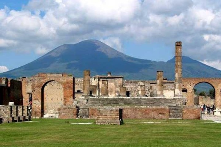 Naples City and Pompeii Half-Day Sightseeing Tour from Sorrento - Image 3